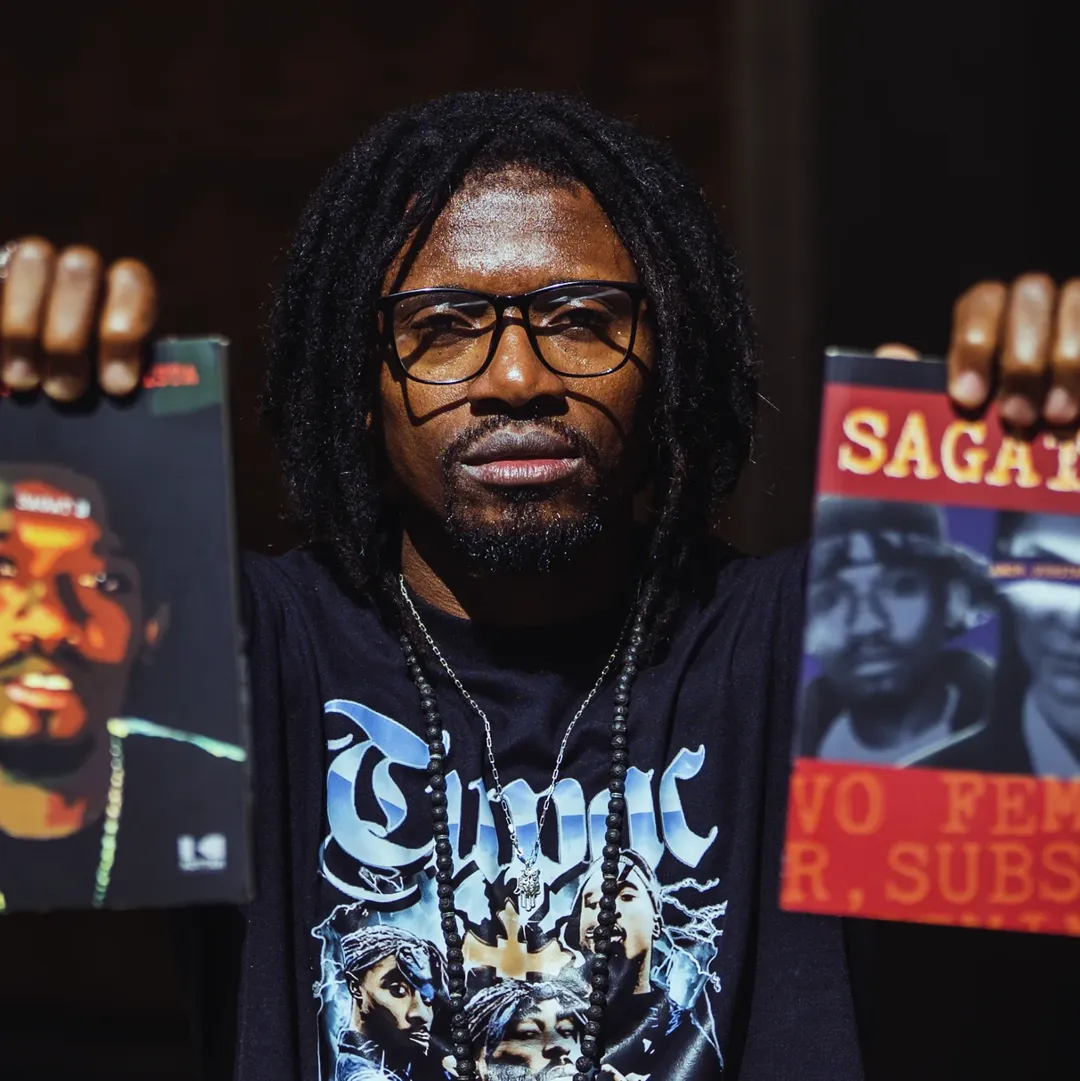 O rapper e escritor Sagat B. Ele quer biblioteca só com livros escritos por pessoas presas (reprodução Instagram)