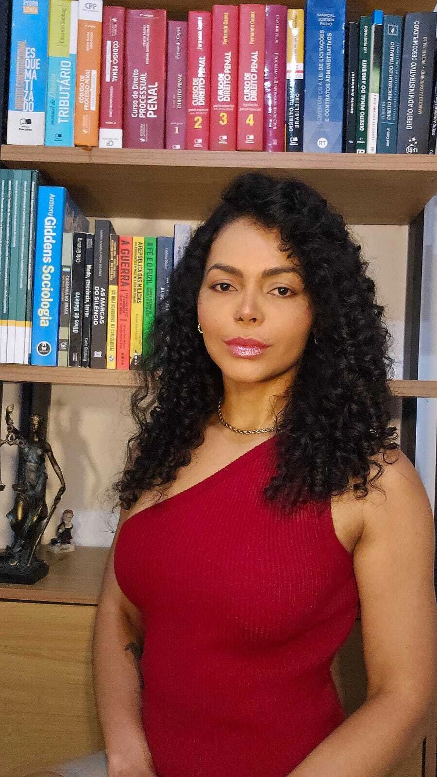 Lorraine Carla da Costa, advogada, cientista social e especialista em Direito, Desenvolvimento Social e Políticas Públicas. Imagem: Arquivo Pessoal