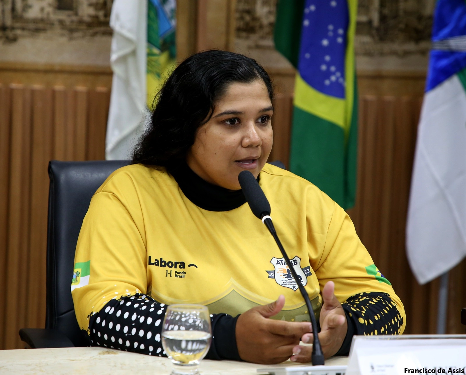 Quem são e o que querem as lideranças femininas dos movimentos de entregadores por app 3 Aline durante audiência pública na câmara dos vereadores de Natal/RN. (Imagem: acervo pessoal)