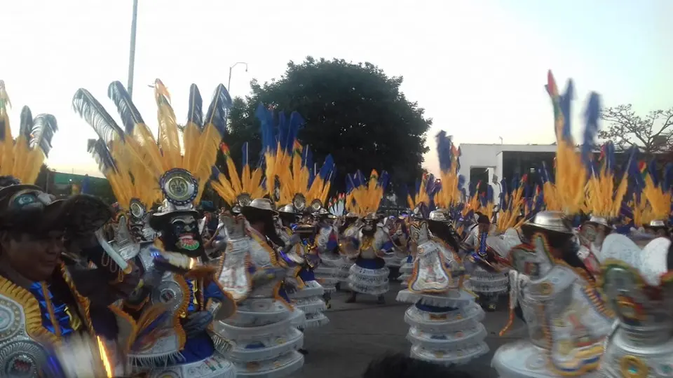 As entradas folclóricas homenageiam as virgens padroeiras da Bolívia. São o principal evento da comunidade boliviana no Brasil
