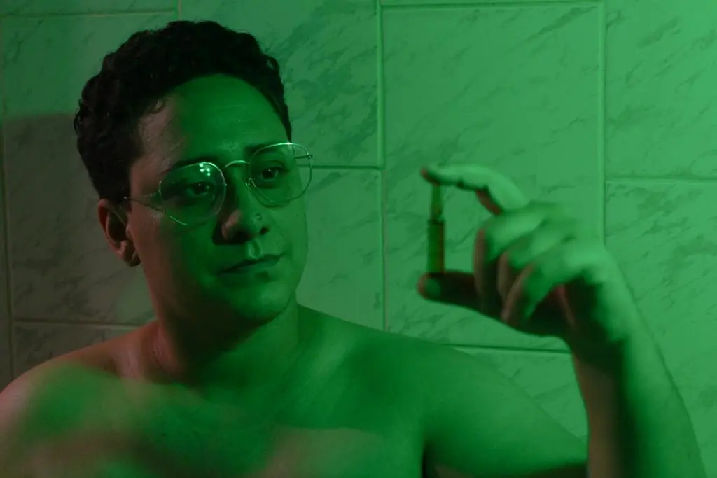 Alta do Deposteron e falha do SUS afetam tratamento hormonal de homens trans